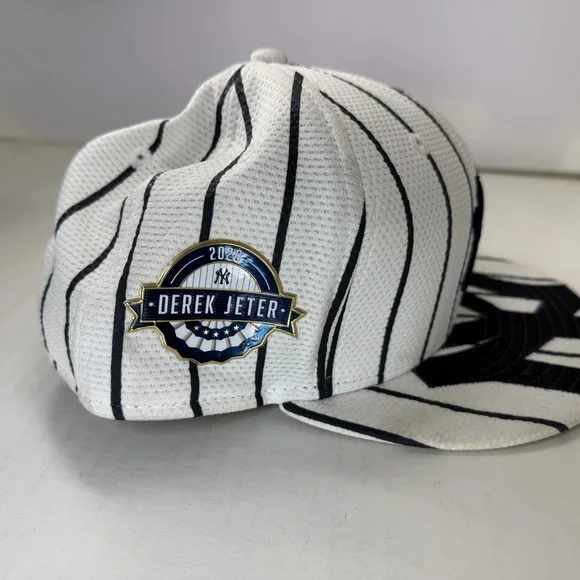 New Era 9Fifty NY Yankees Derek Jeter 2020 White and Navy Pinstripe SnapBack - Picture 3 of 12